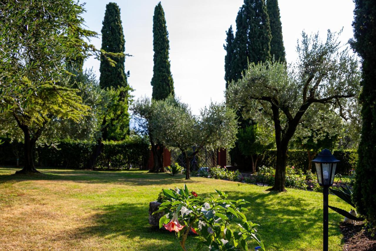 Villa Paradiso Apartment シルミオーネ エクステリア 写真